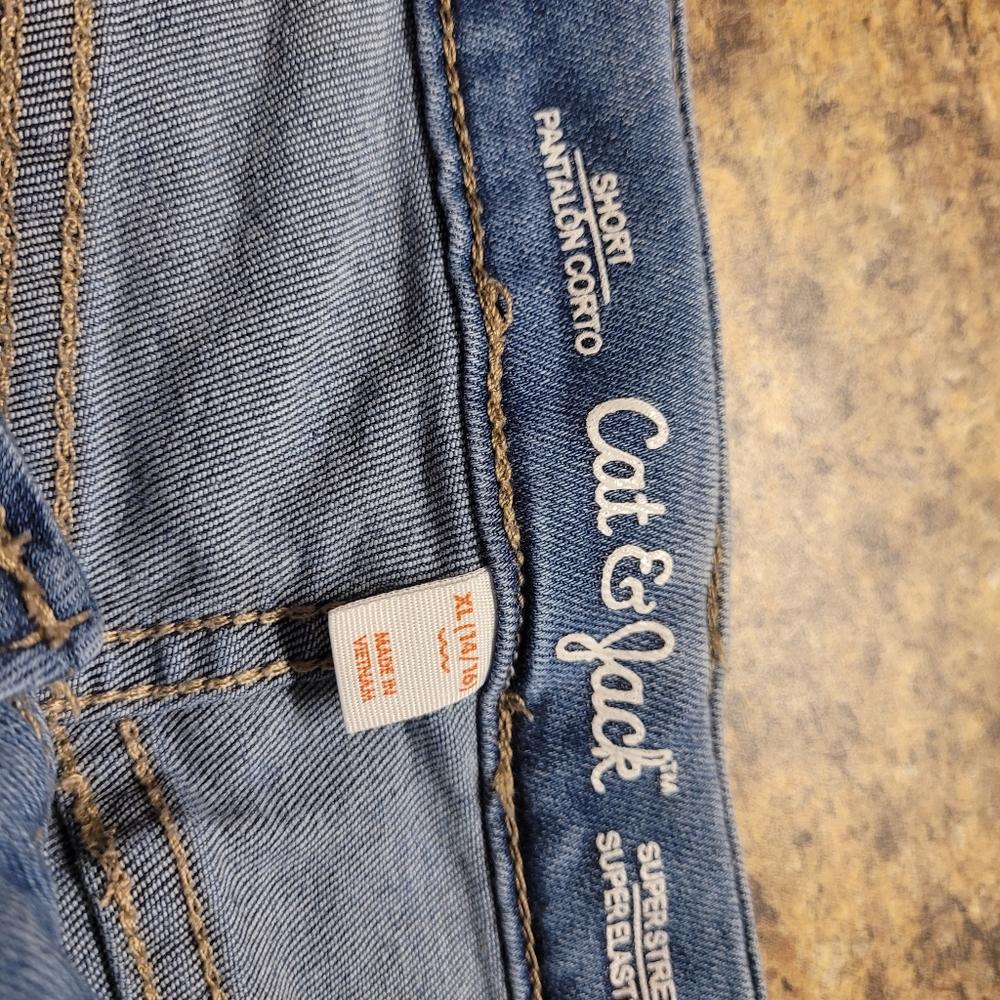 Shorts - Picture 2 of 3